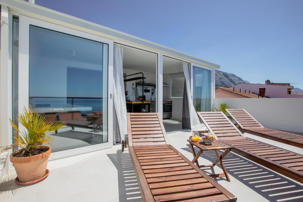 Left & Right With Jacuzzi, 4 Stars Apartmán *