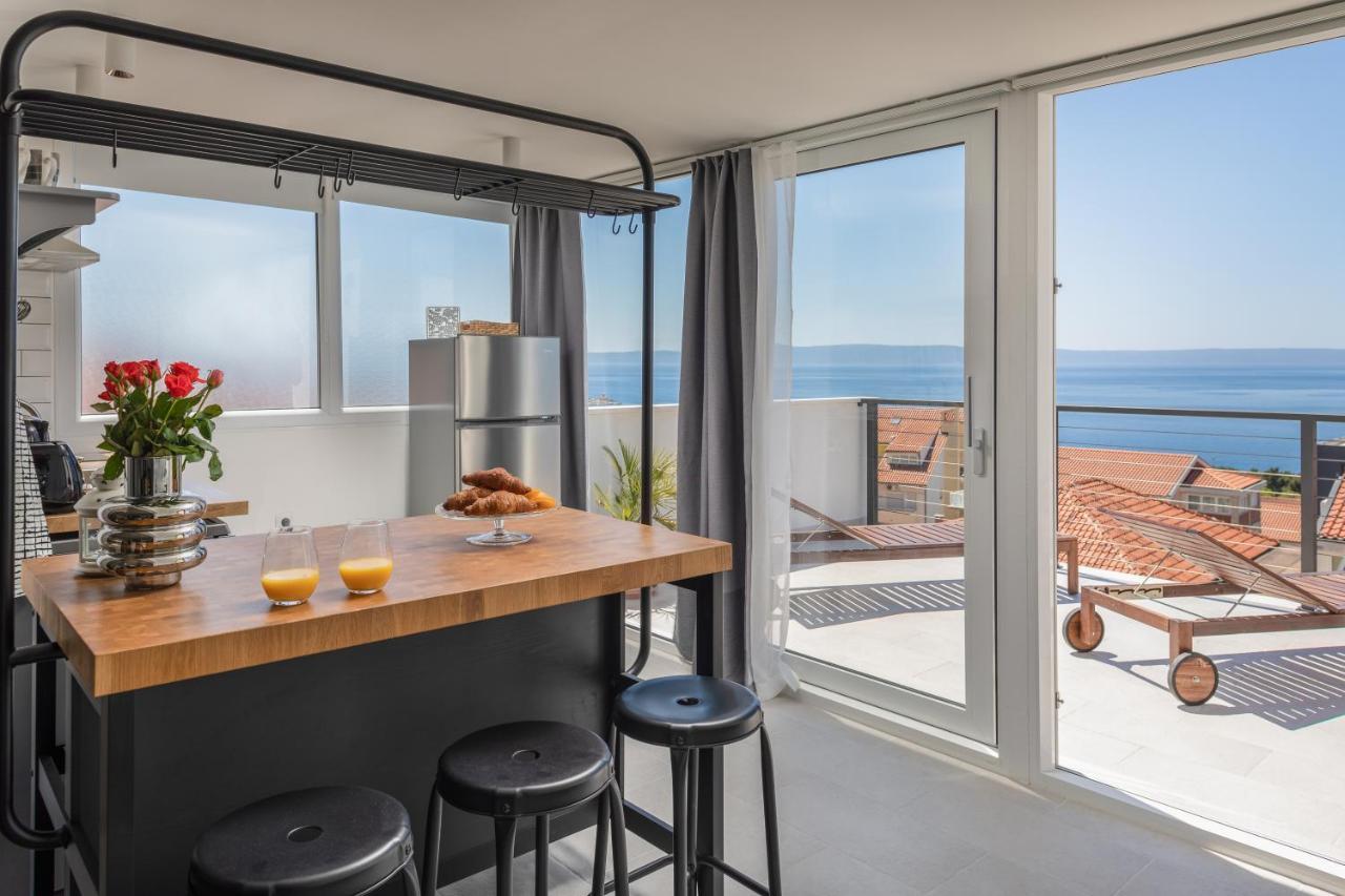 Left & Right With Jacuzzi, 4 Stars Apartmán *