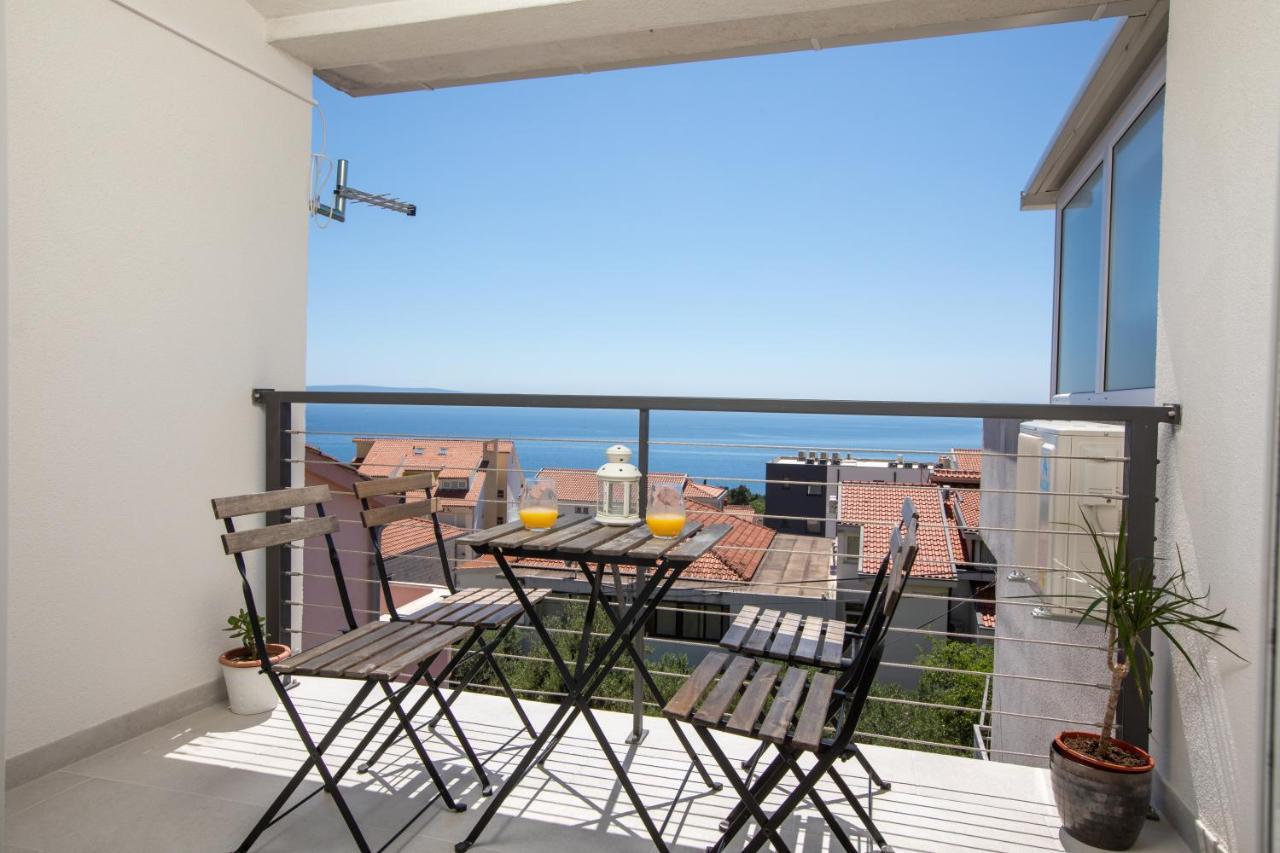Left & Right With Jacuzzi, 4 Stars Apartmán